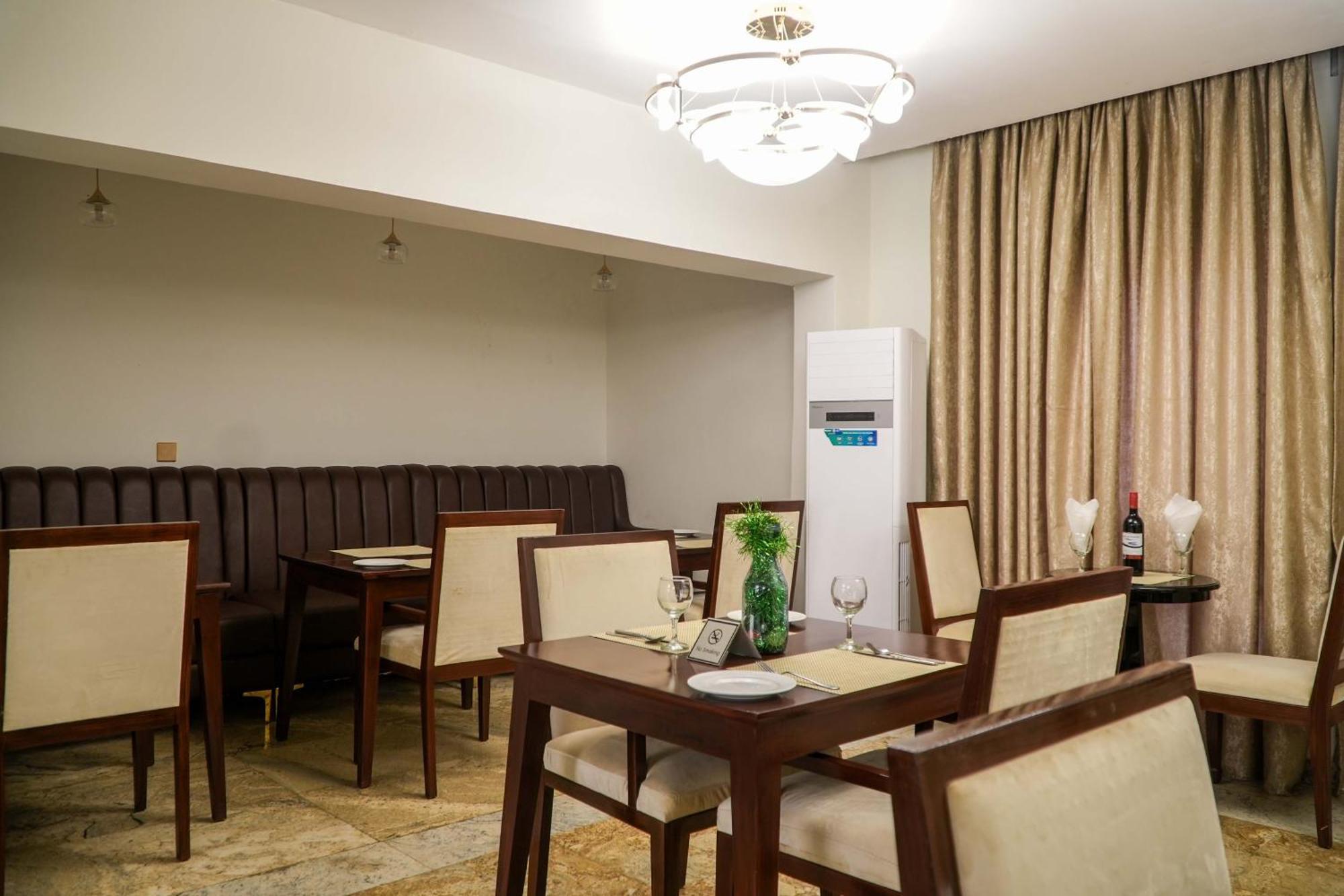 Amor Hotels Abuja Esterno foto