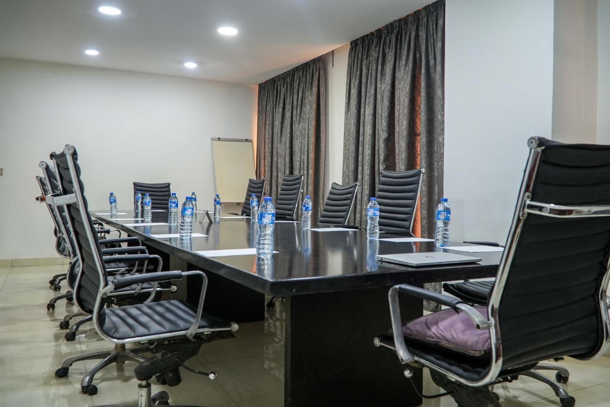 Amor Hotels Abuja Esterno foto