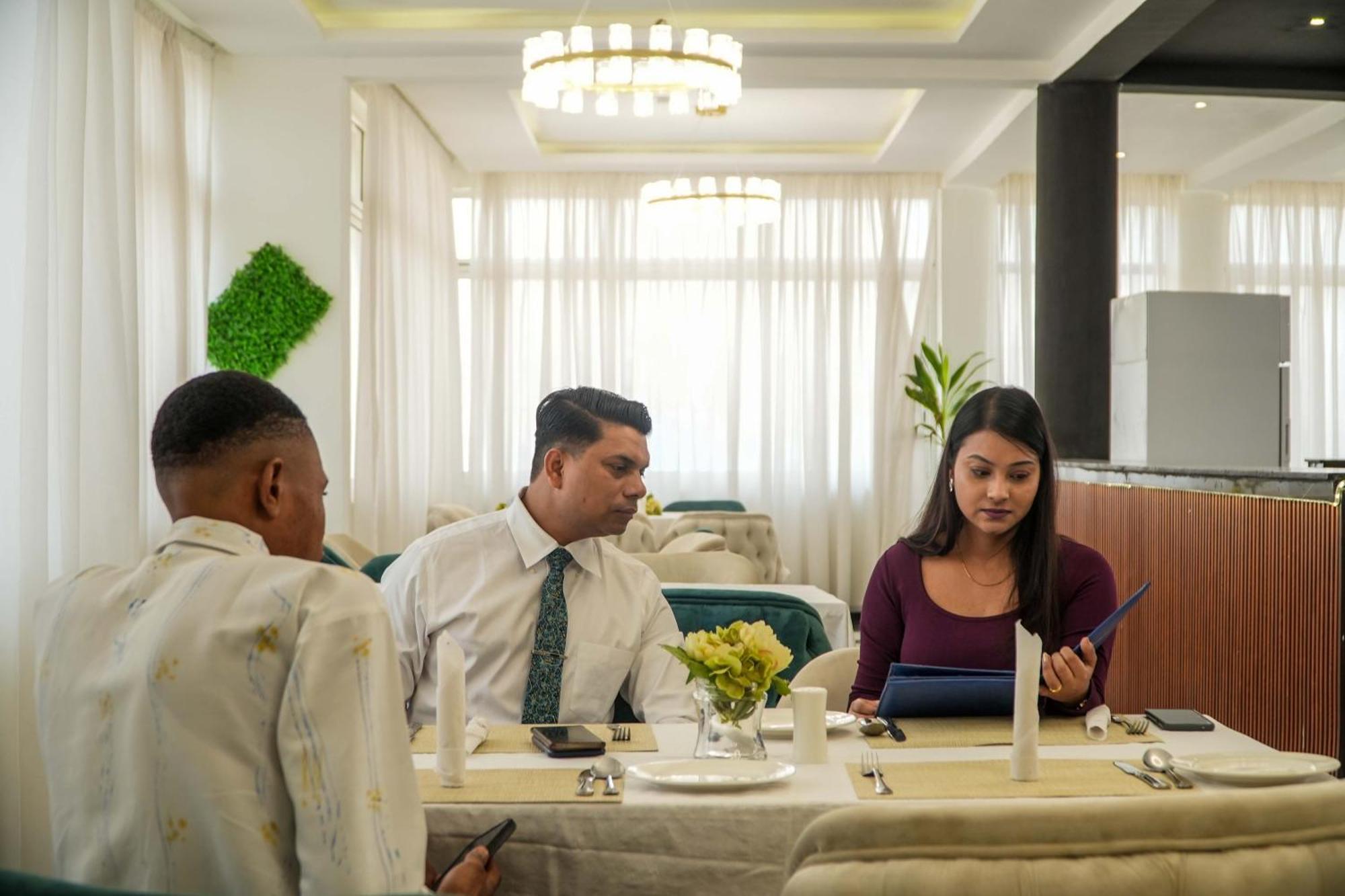 Amor Hotels Abuja Esterno foto